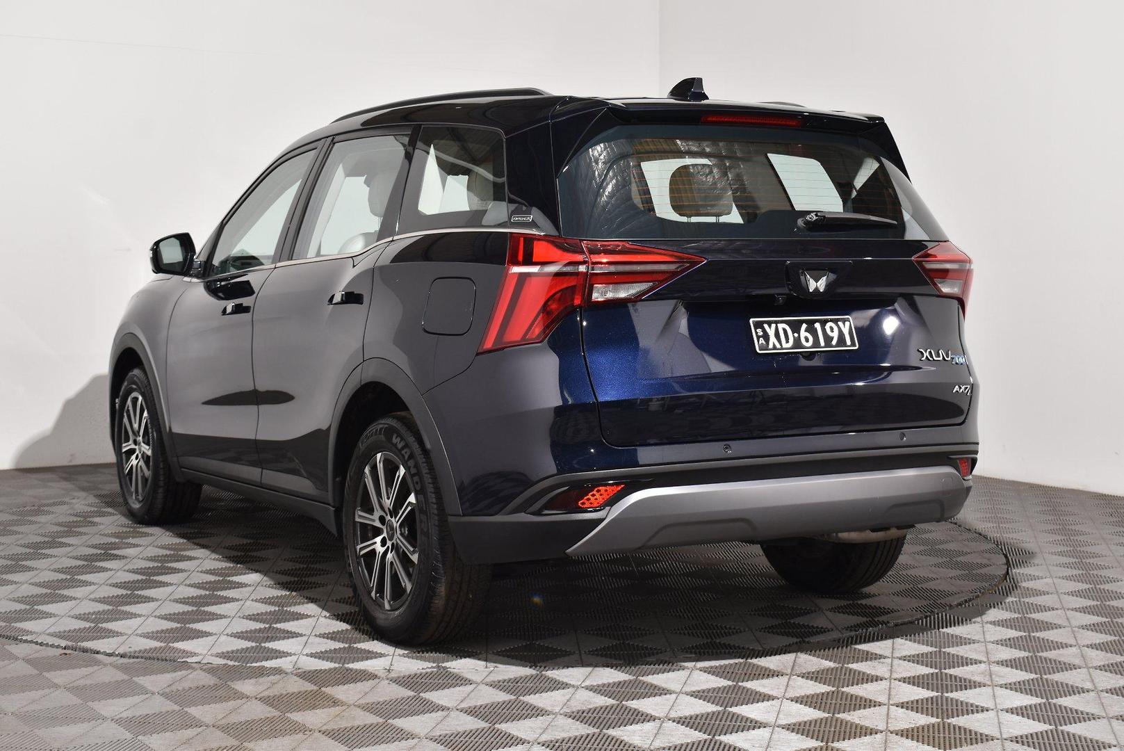 2023 Mahindra XUV700 AX7L — photo 2
