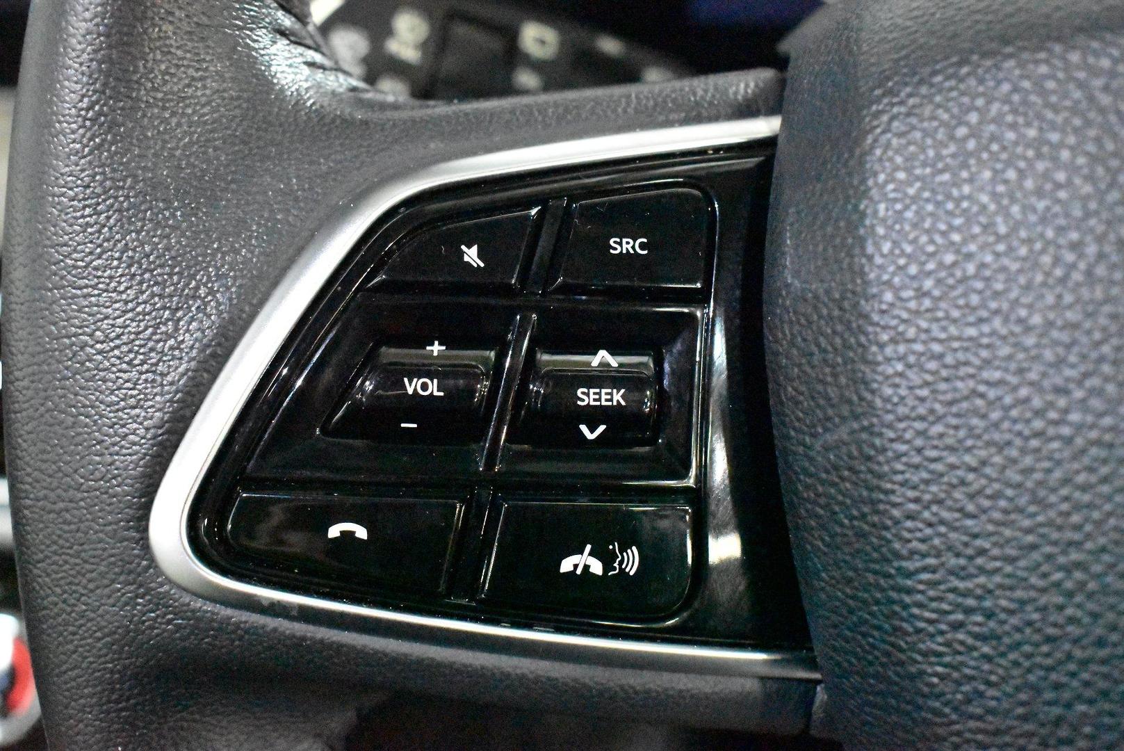 2023 Mahindra XUV700 AX7L — photo 21