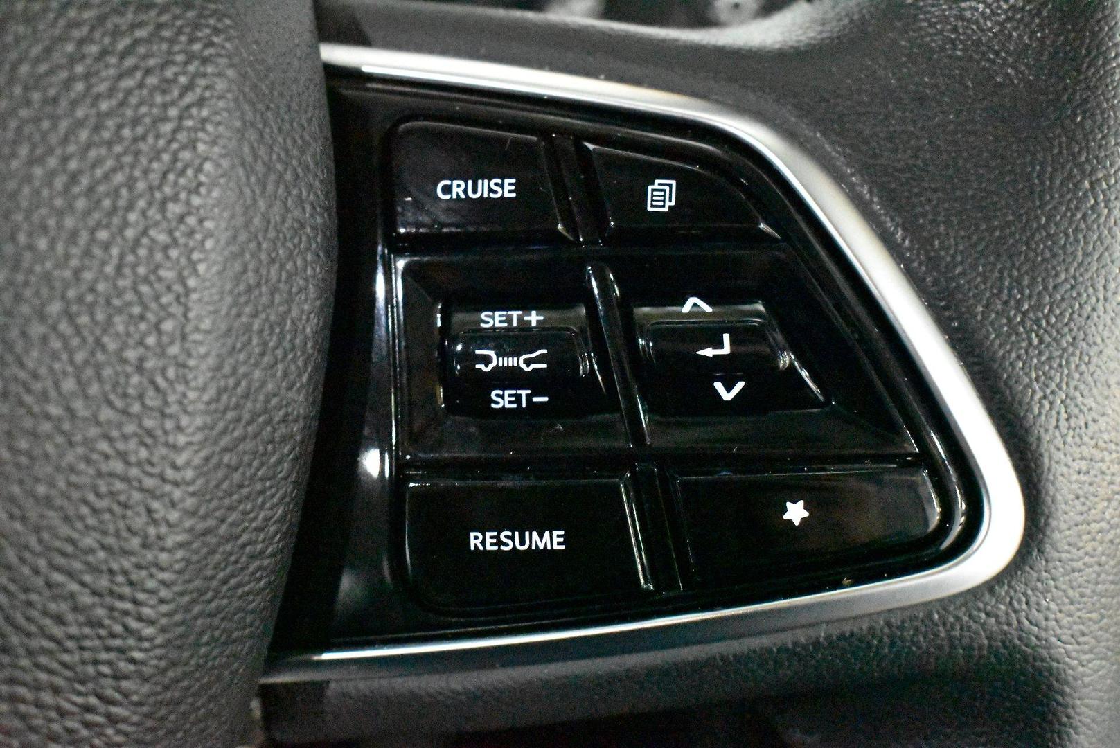 2023 Mahindra XUV700 AX7L — photo 22