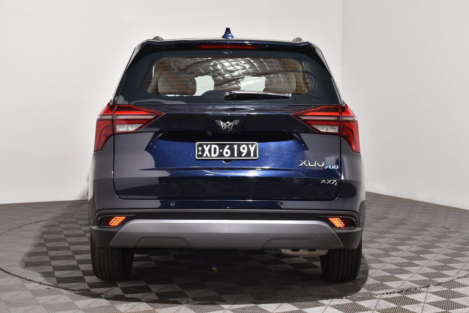 2023 Mahindra XUV700 AX7L — photo 4
