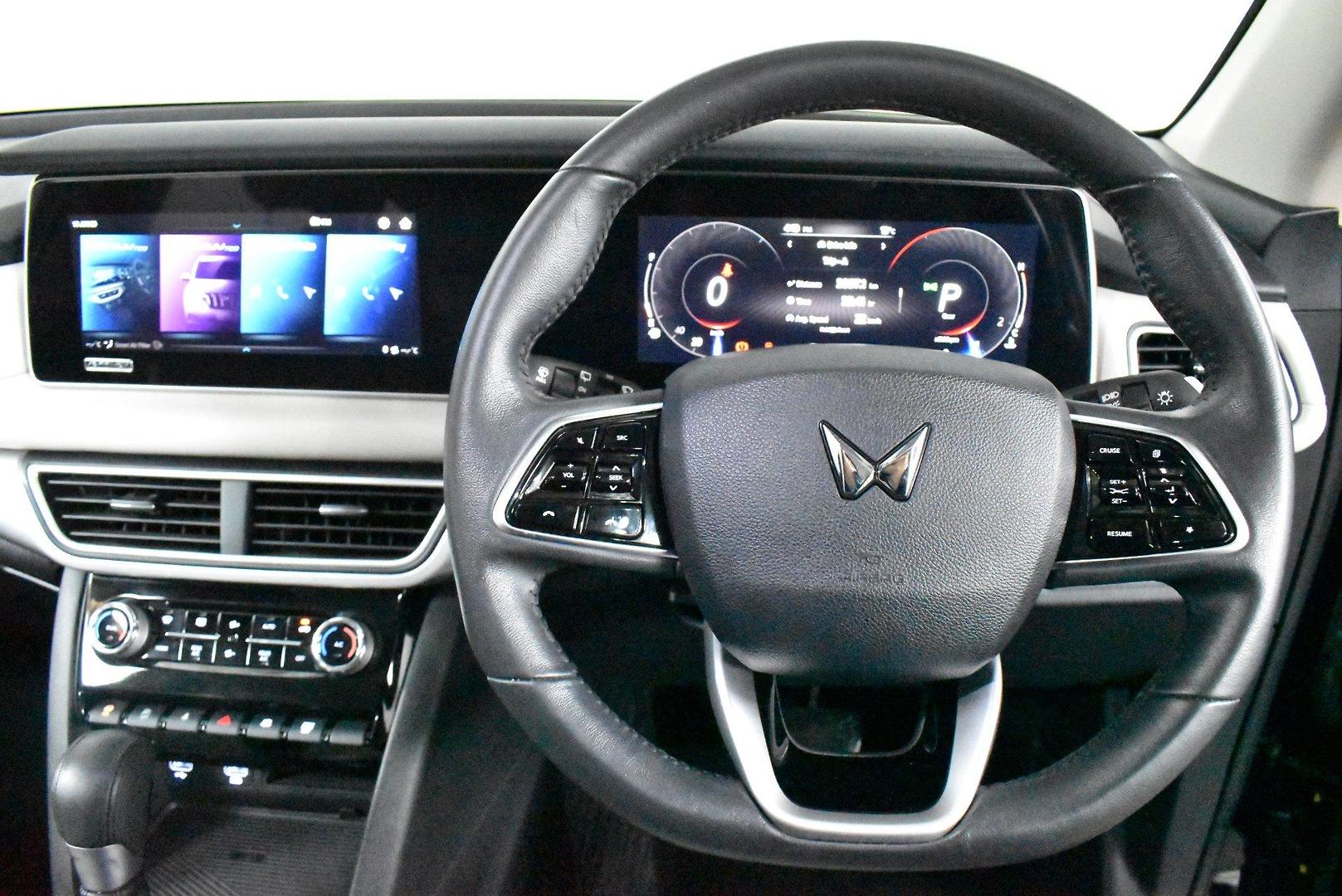 2023 Mahindra XUV700 AX7L — photo 5