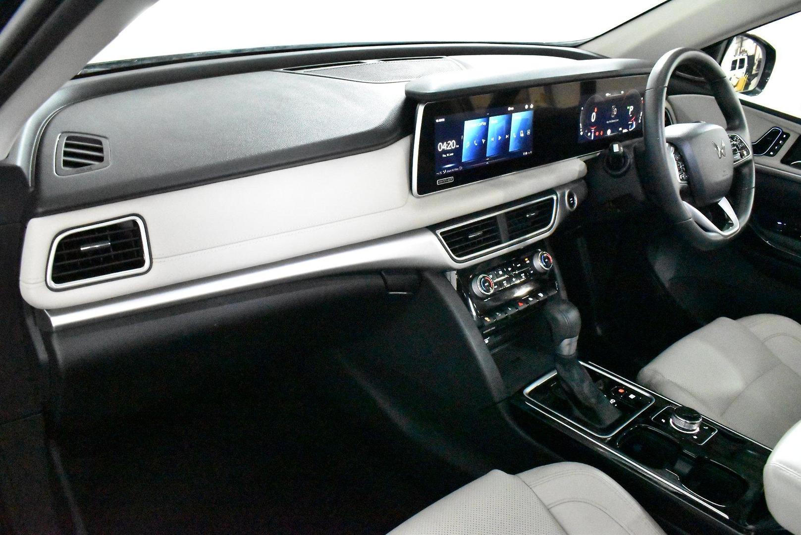 2023 Mahindra XUV700 AX7L — photo 6