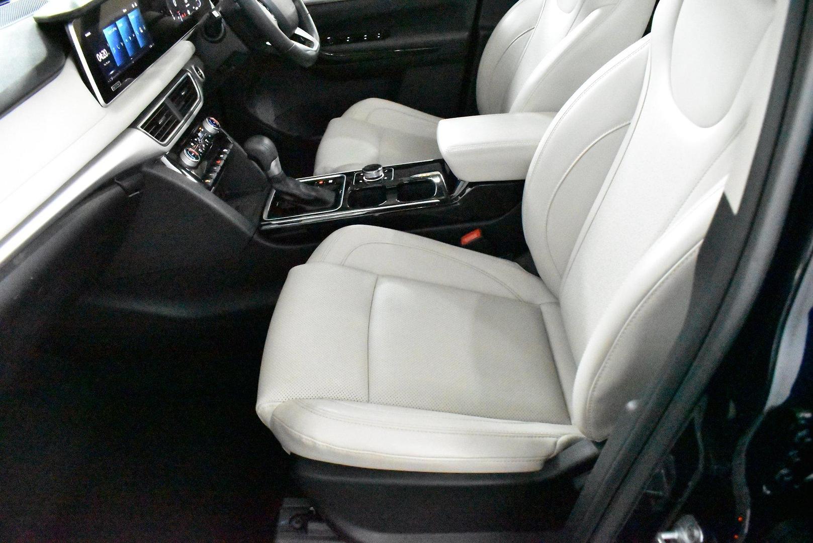2023 Mahindra XUV700 AX7L — photo 7
