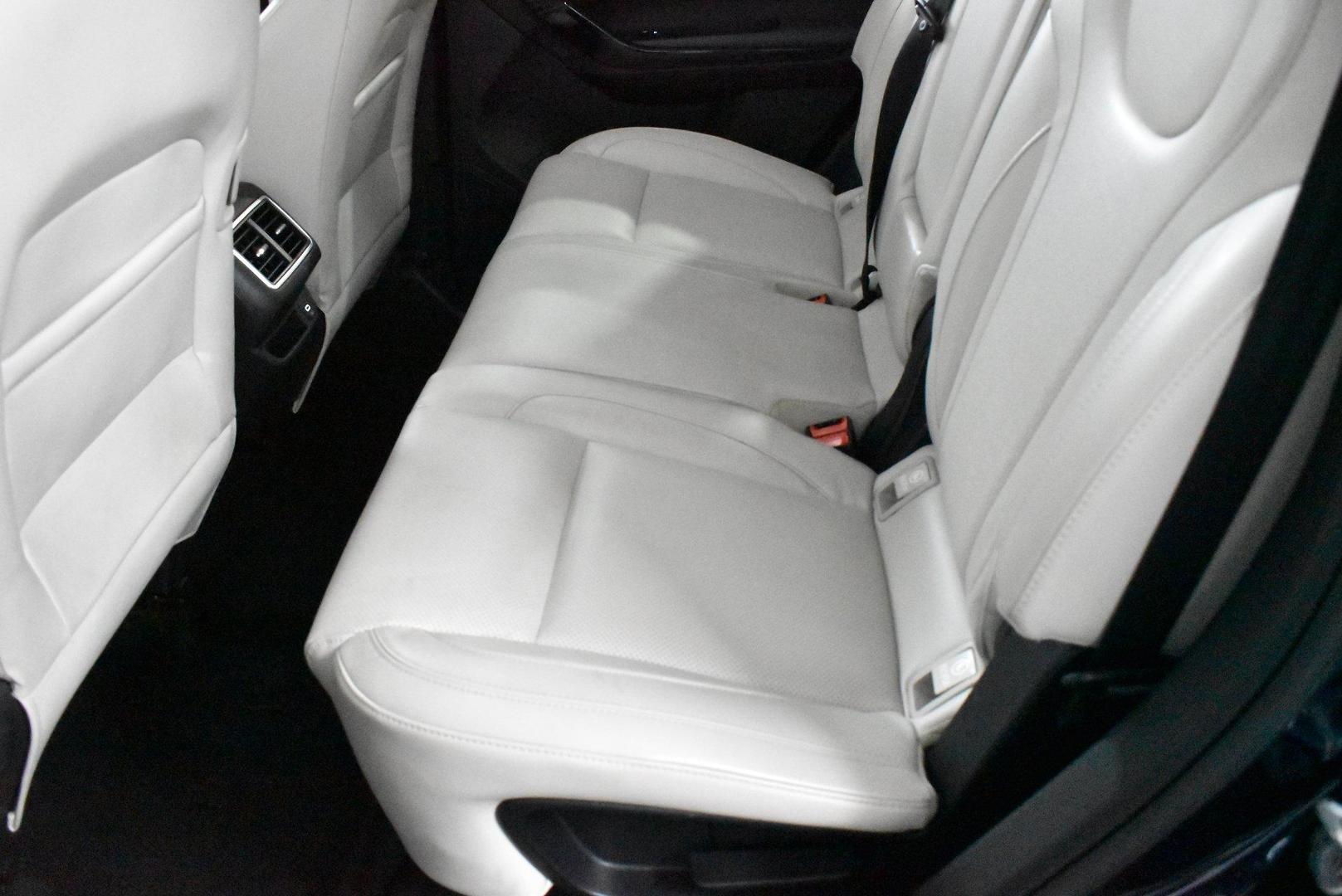 2023 Mahindra XUV700 AX7L — photo 8
