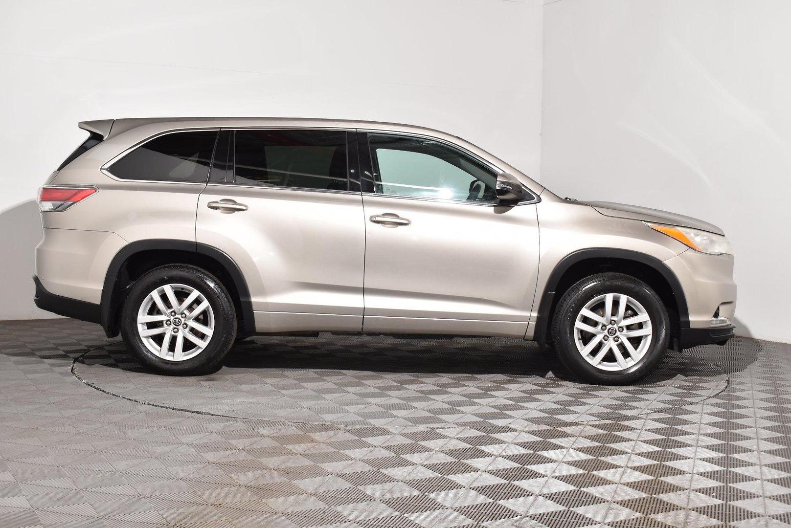 2016 Toyota Kluger GX — photo 10
