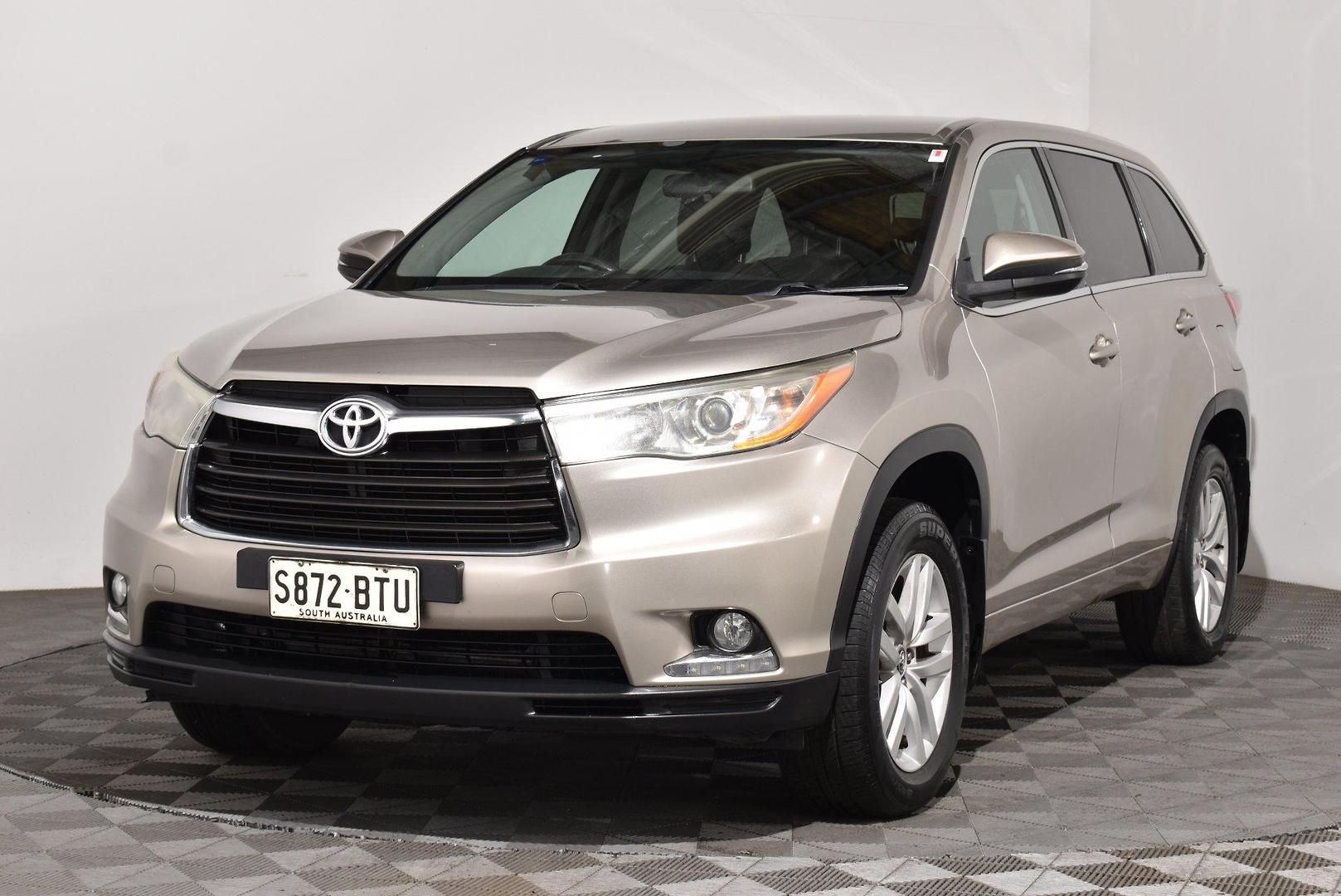 2016 Toyota Kluger GX — photo 13
