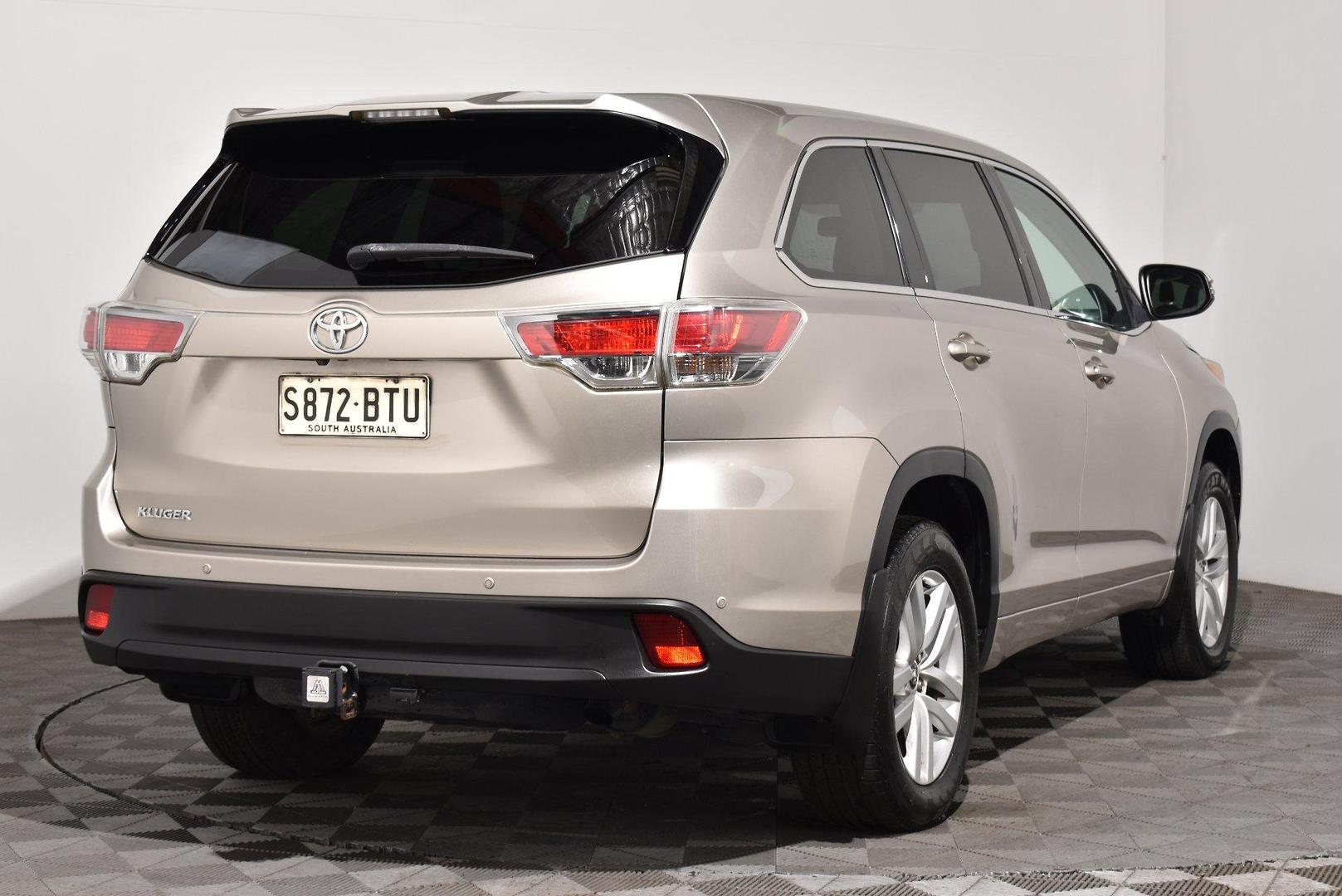 2016 Toyota Kluger GX — photo 14