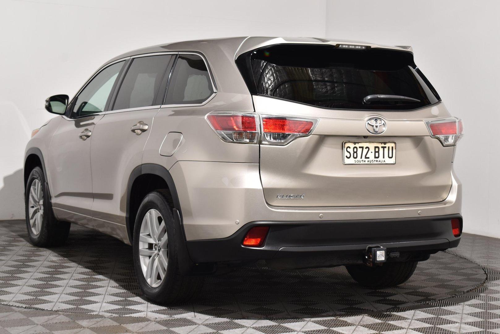 2016 Toyota Kluger GX — photo 2