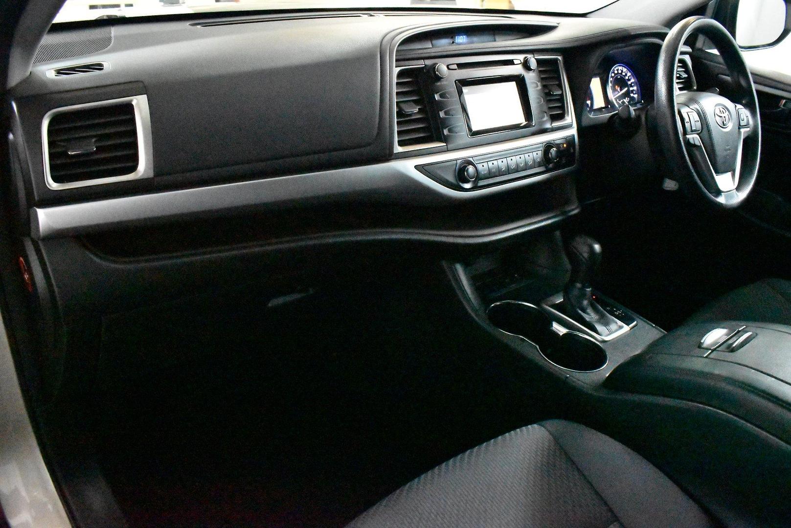 2016 Toyota Kluger GX — photo 6