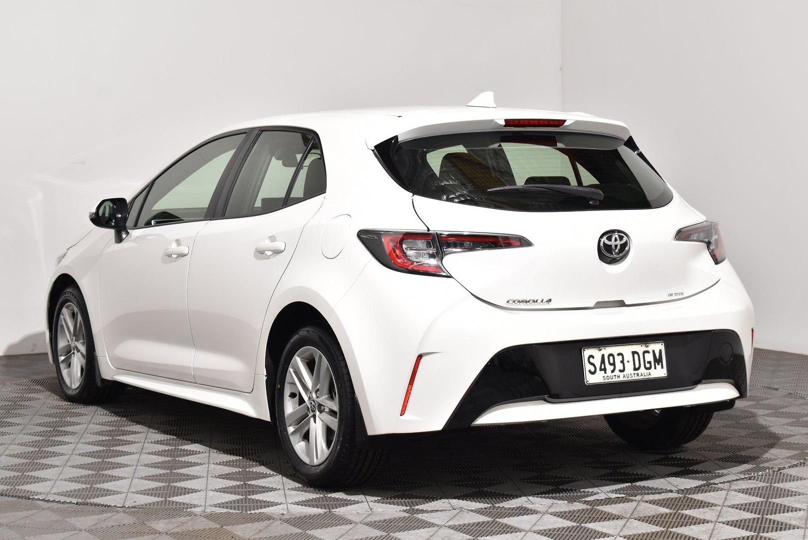 2018 Toyota Corolla Ascent Sport — photo 2