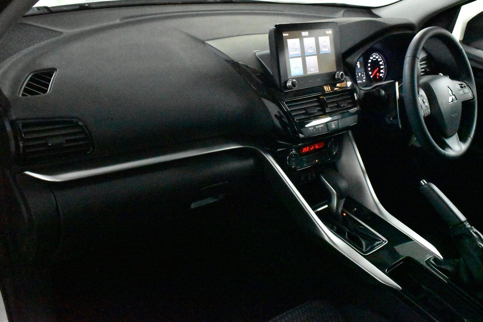 2021 Mitsubishi Eclipse Cross ES — photo 6