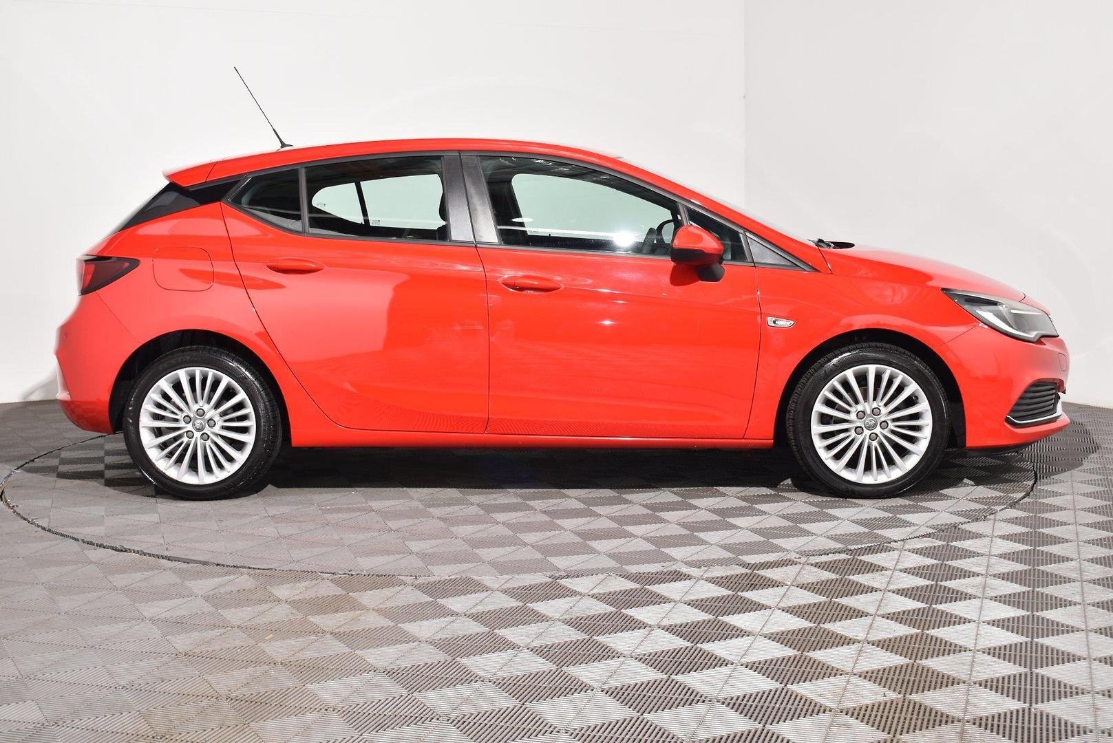 2016 Holden Astra R — photo 10