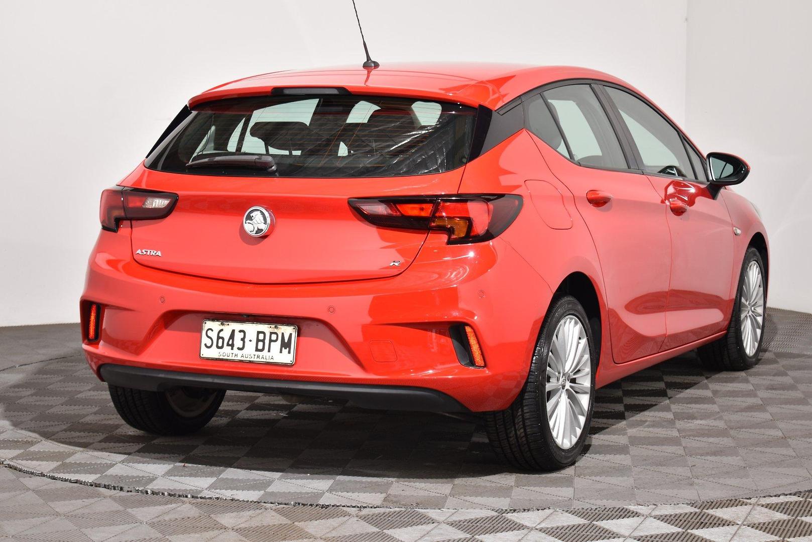 2016 Holden Astra R — photo 14