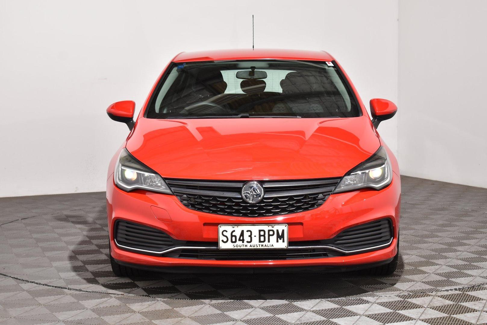 2016 Holden Astra R — photo 3