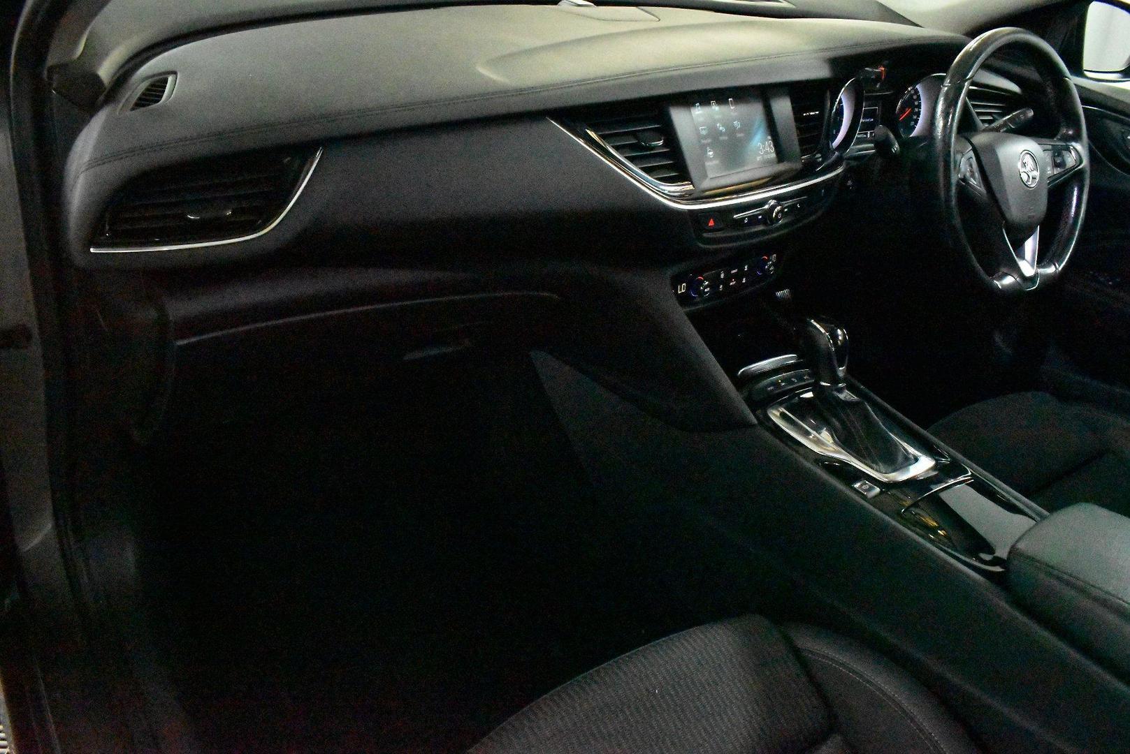 2018 Holden Commodore RS — photo 6