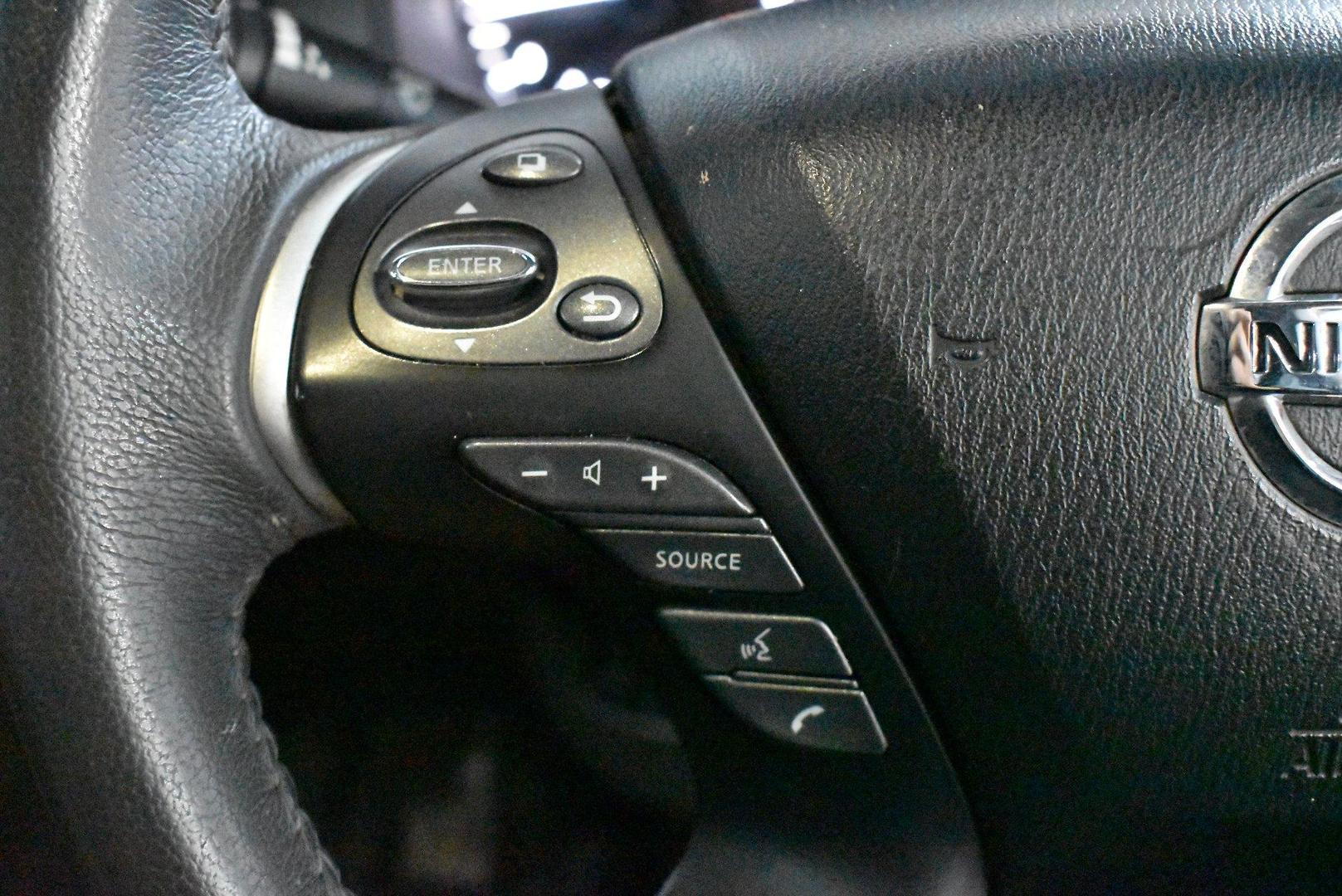 2017 Nissan Pathfinder ST — photo 21
