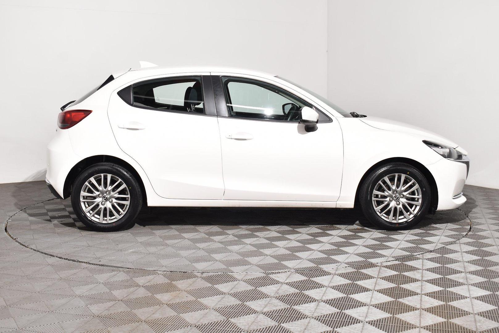 2020 Mazda 2 G15 Evolve — photo 10