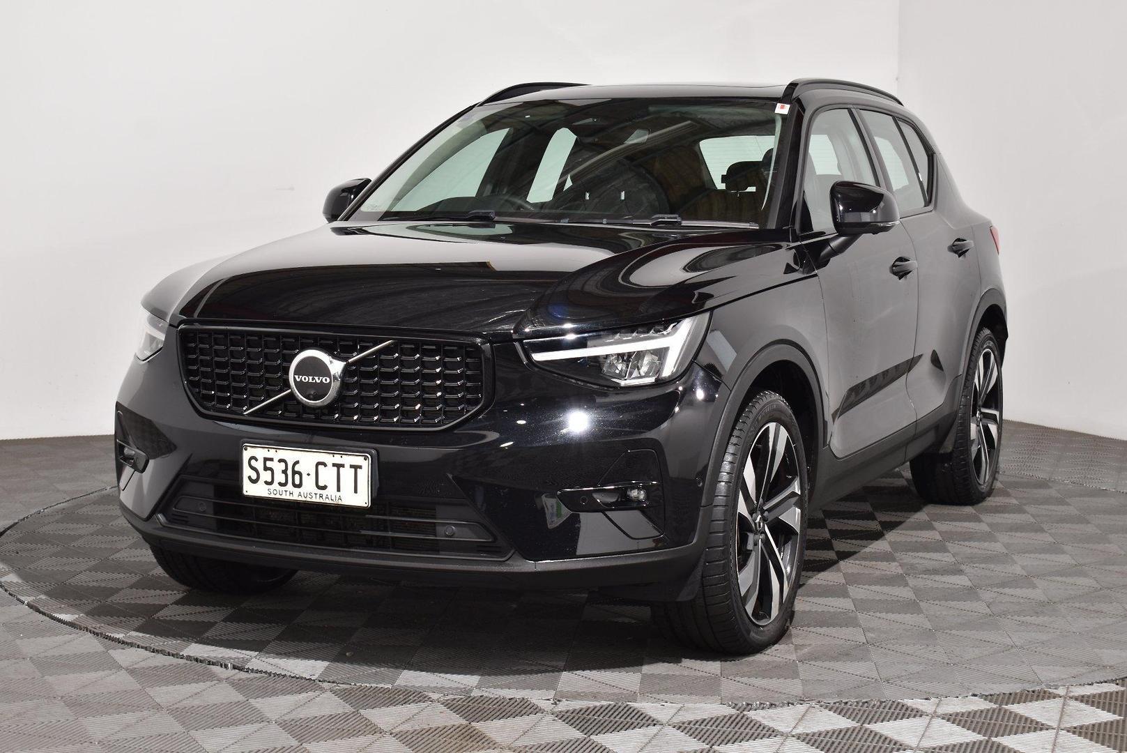 2022 Volvo XC40 Ultimate B5 Dark — photo 12