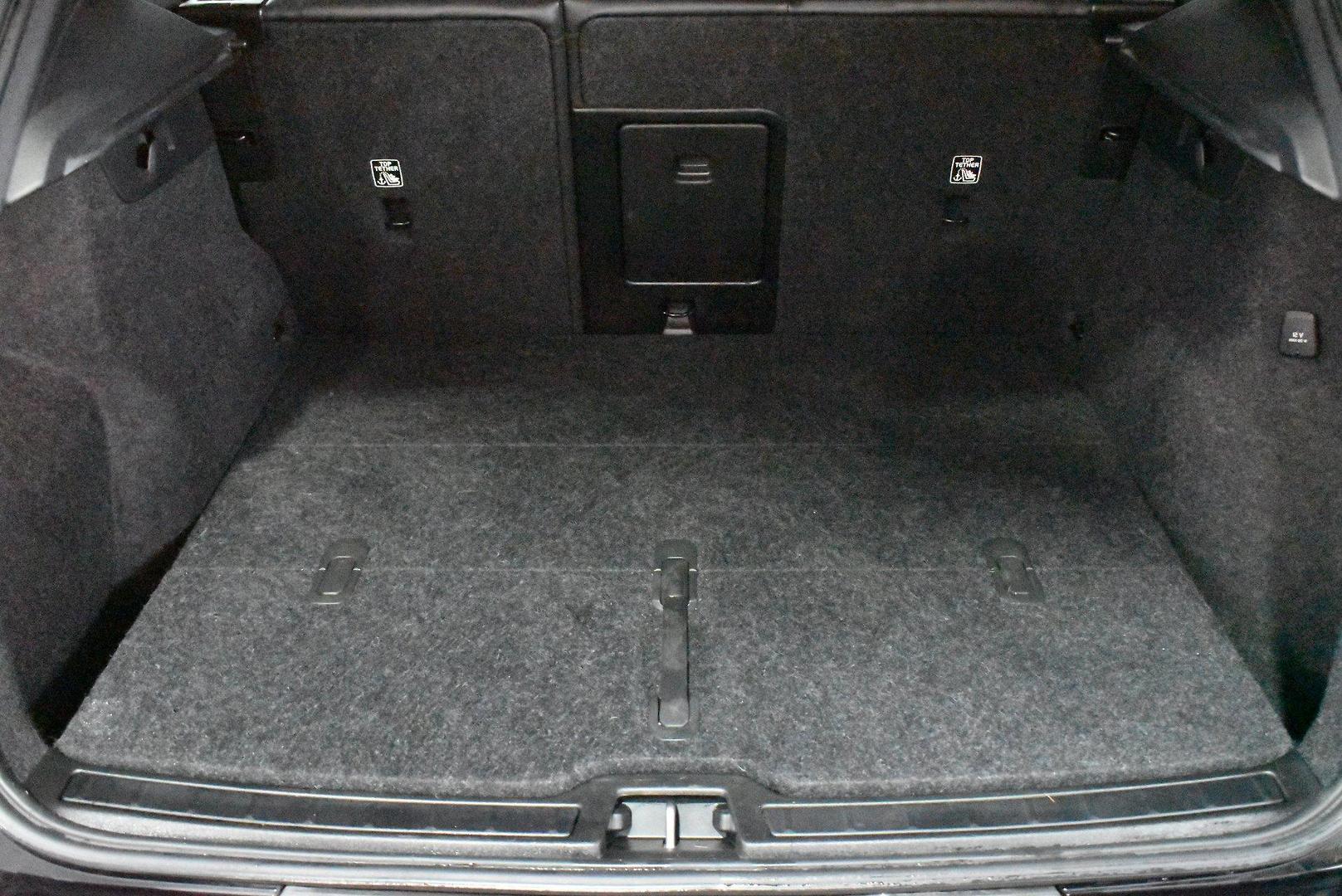 2022 Volvo XC40 Ultimate B5 Dark — photo 15