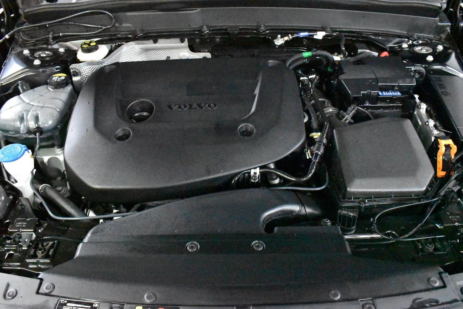 2022 Volvo XC40 Ultimate B5 Dark — photo 16