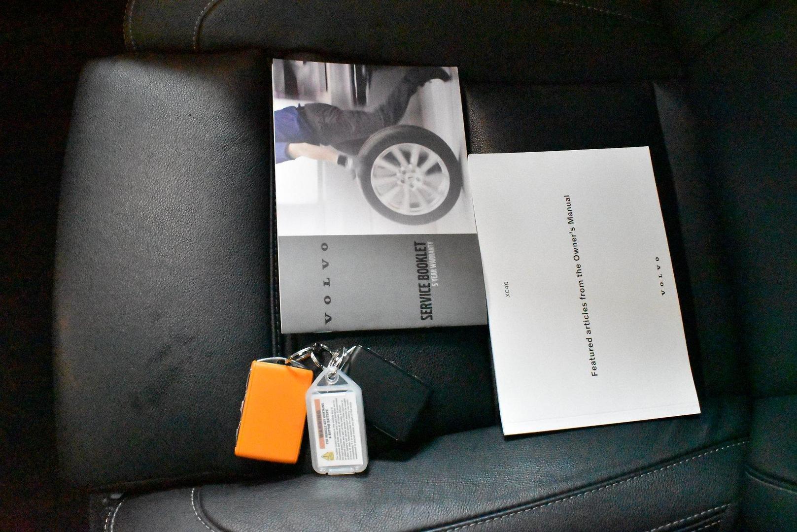 2022 Volvo XC40 Ultimate B5 Dark — photo 25