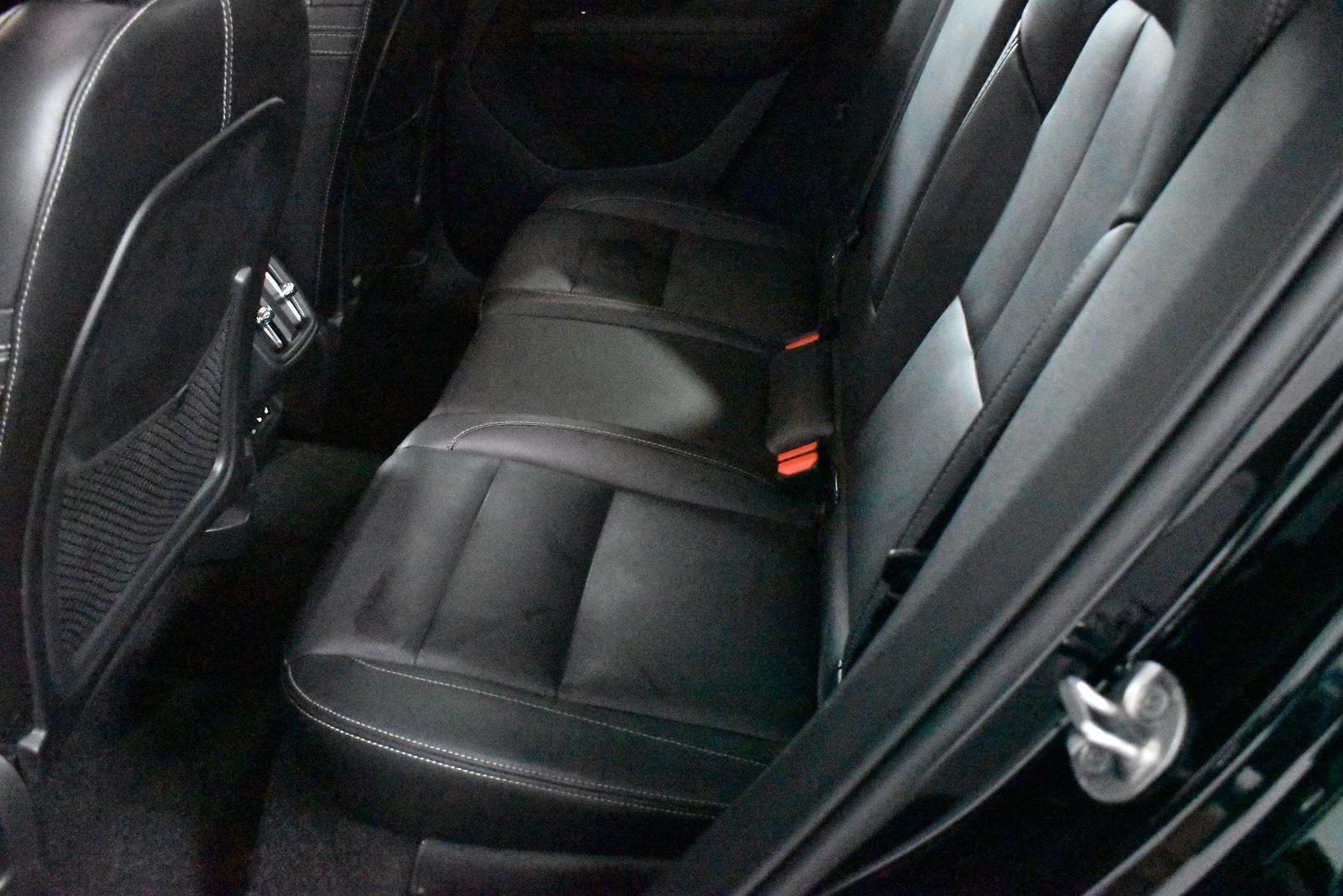 2022 Volvo XC40 Ultimate B5 Dark — photo 8