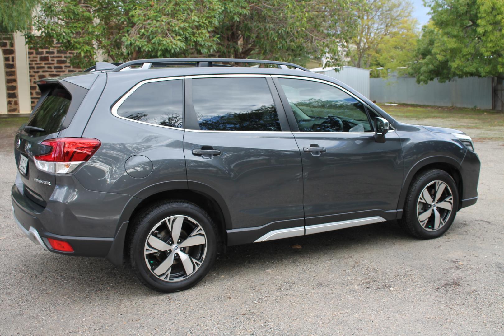 2020 Subaru Forester 25iS — photo 4