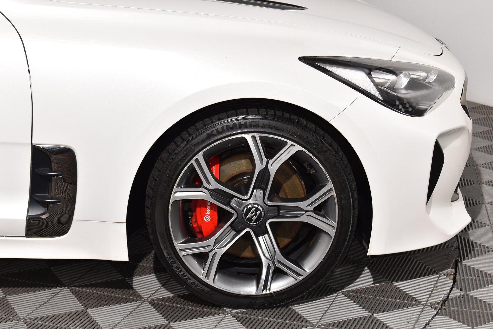 2019 Kia Stinger GT — photo 18