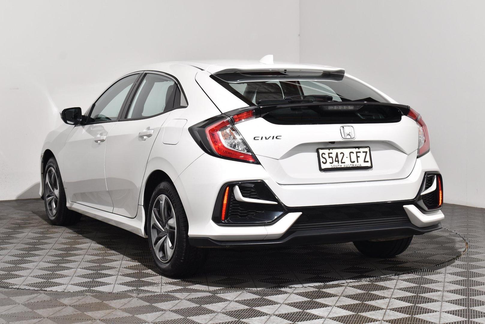 2020 Honda Civic VTi — photo 14