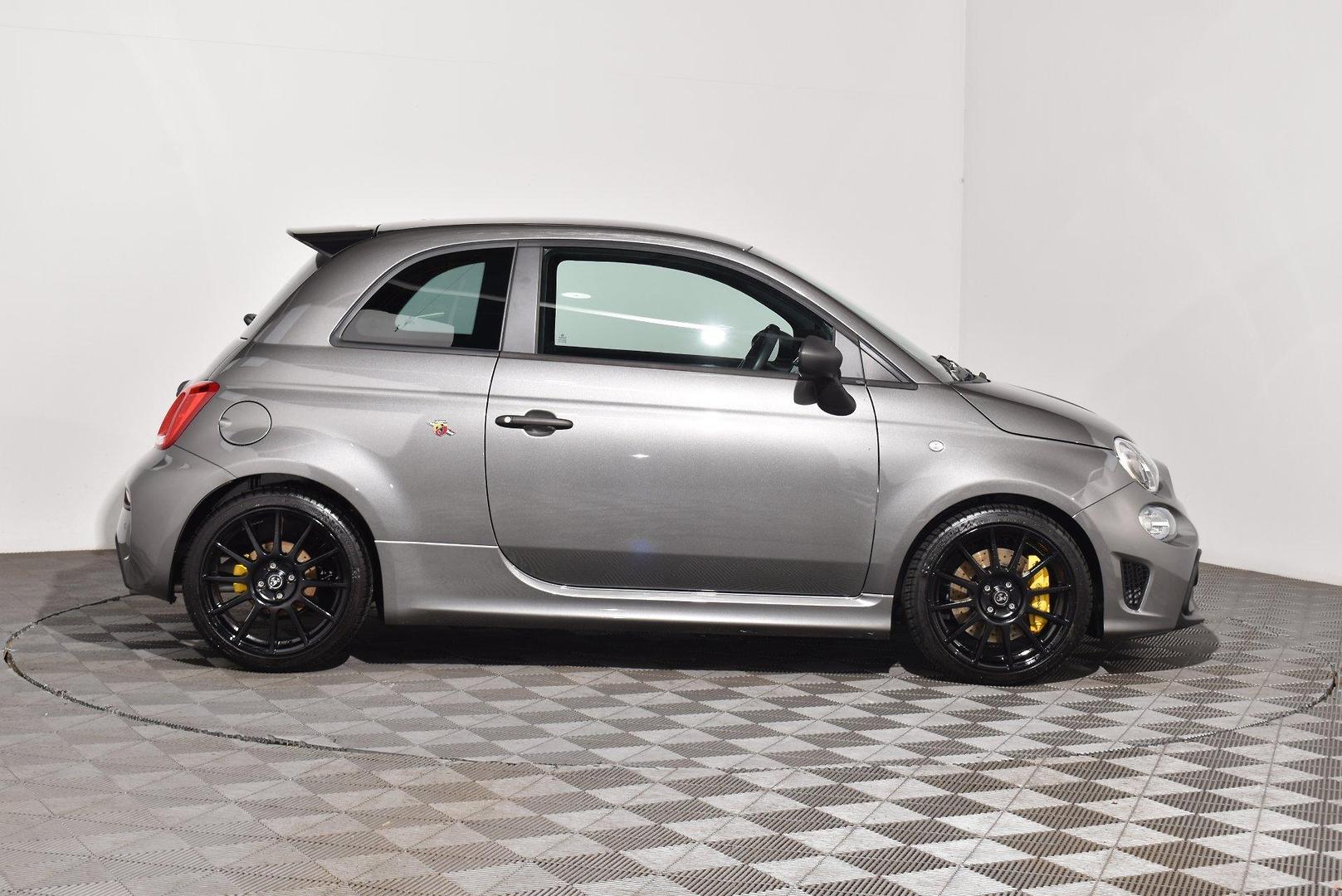 2024 Abarth 695 Competizione — photo 10
