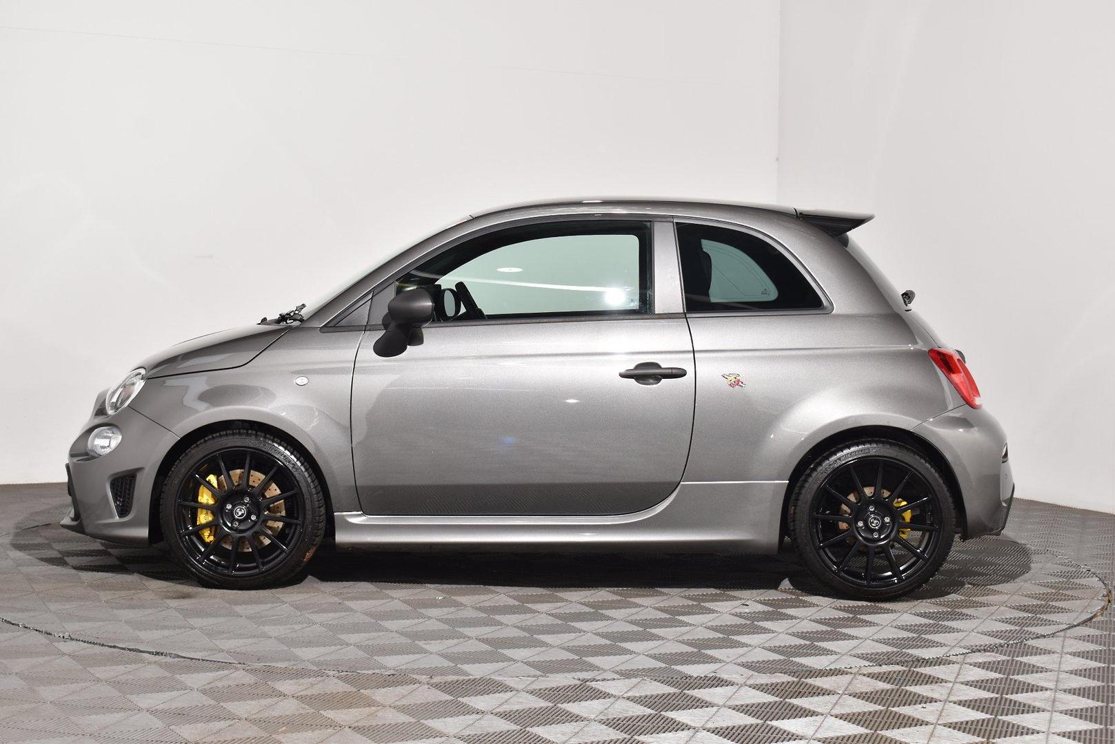 2024 Abarth 695 Competizione — photo 11