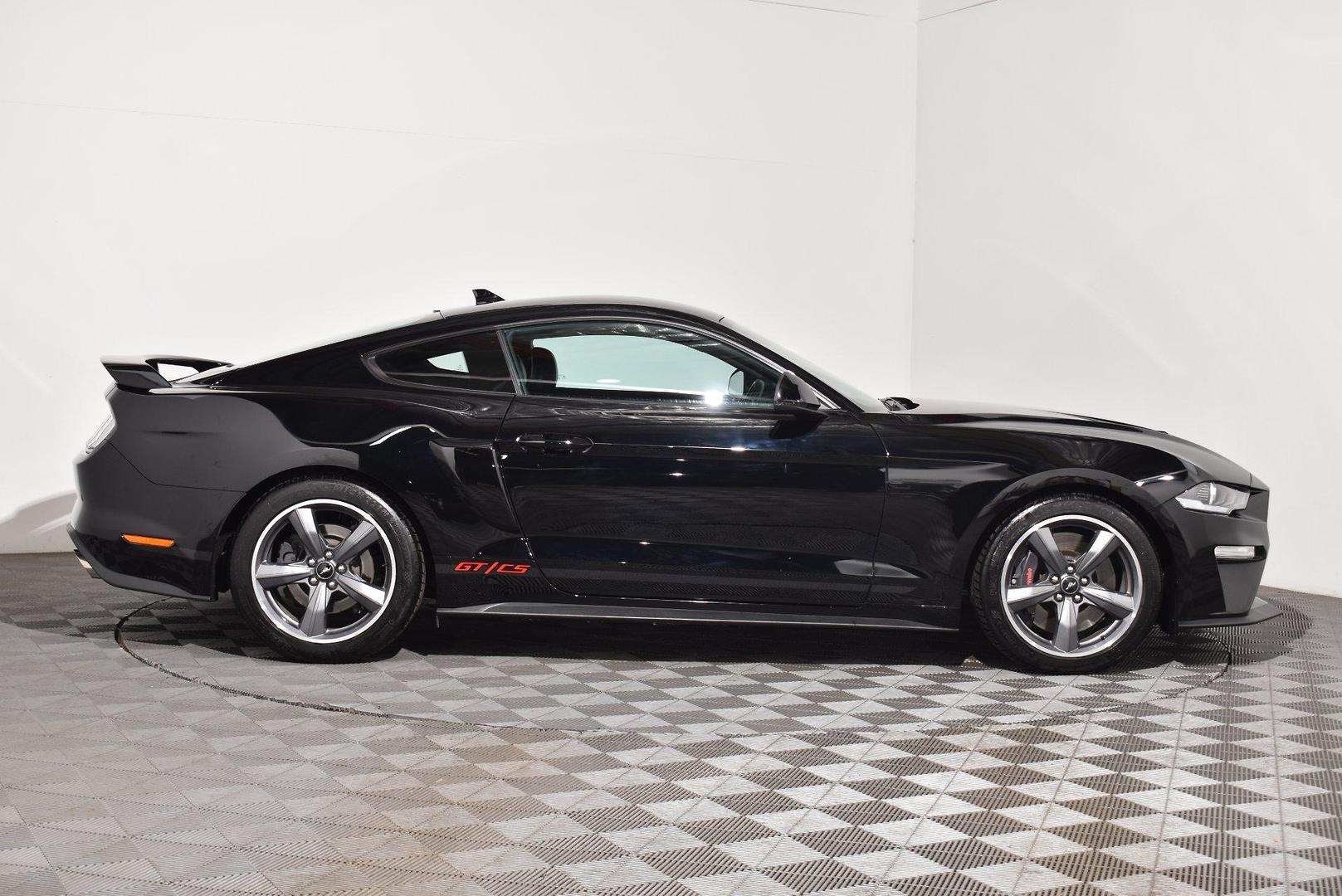 2022 Ford Mustang GT — photo 10