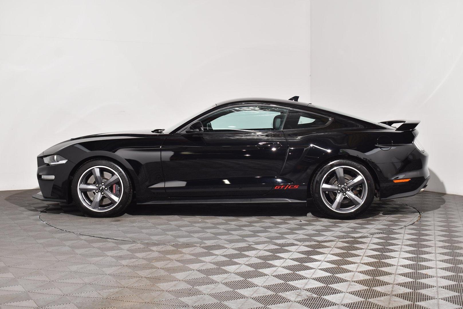 2022 Ford Mustang GT — photo 11