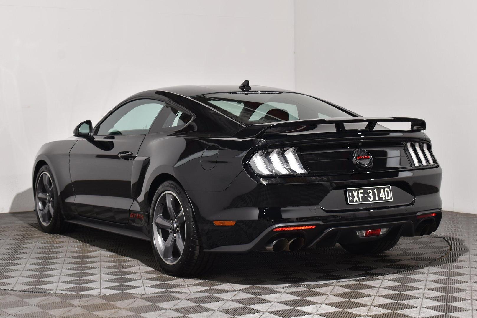 2022 Ford Mustang GT — photo 2