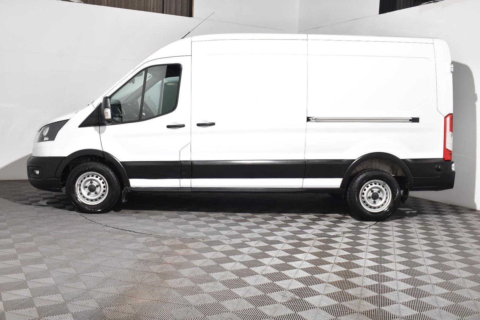 2023 Ford Transit 350L — photo 10