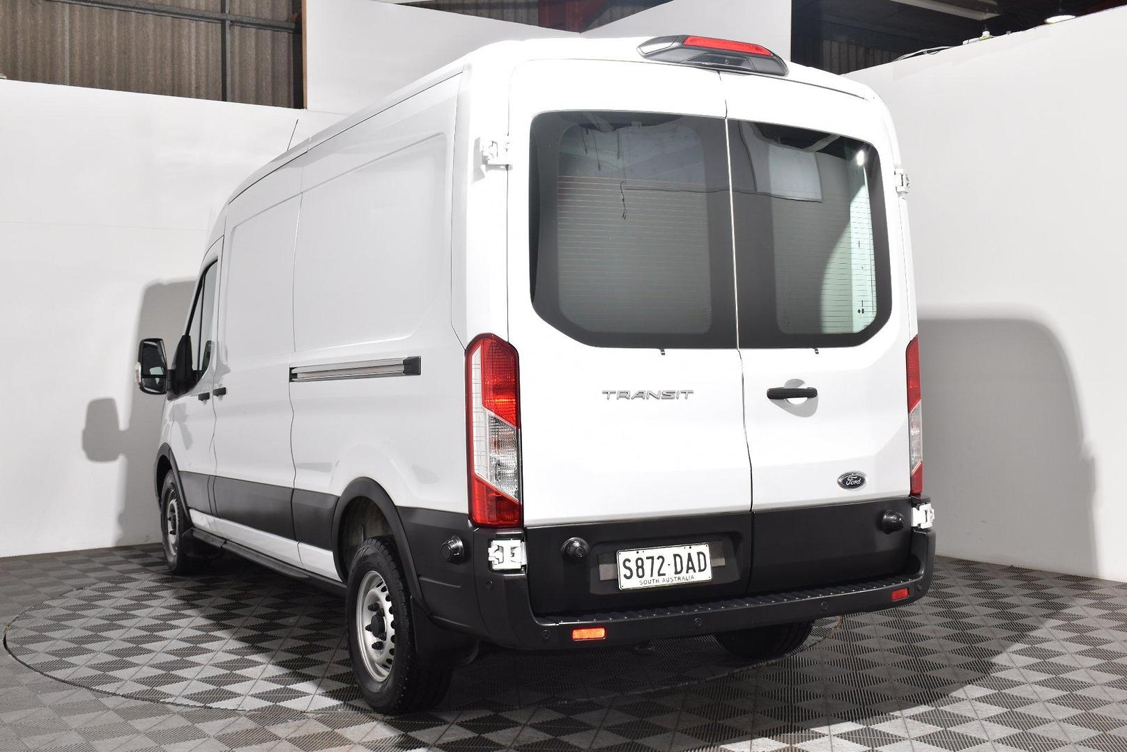 2023 Ford Transit 350L — photo 2