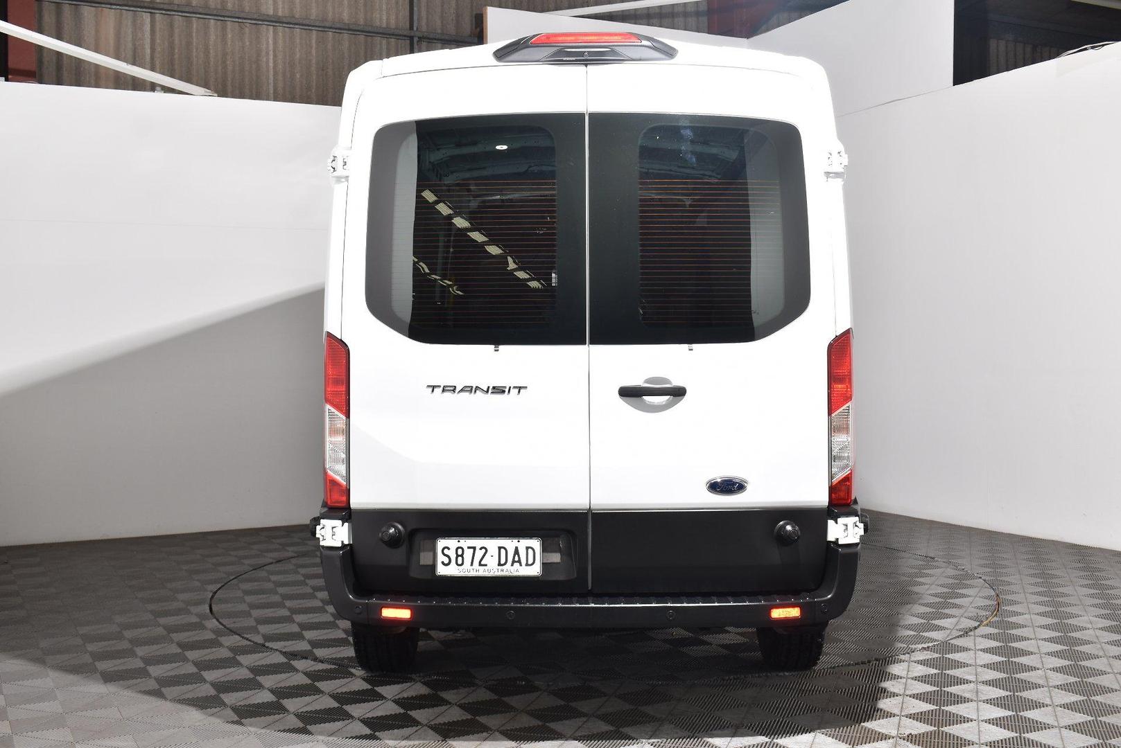 2023 Ford Transit 350L — photo 4
