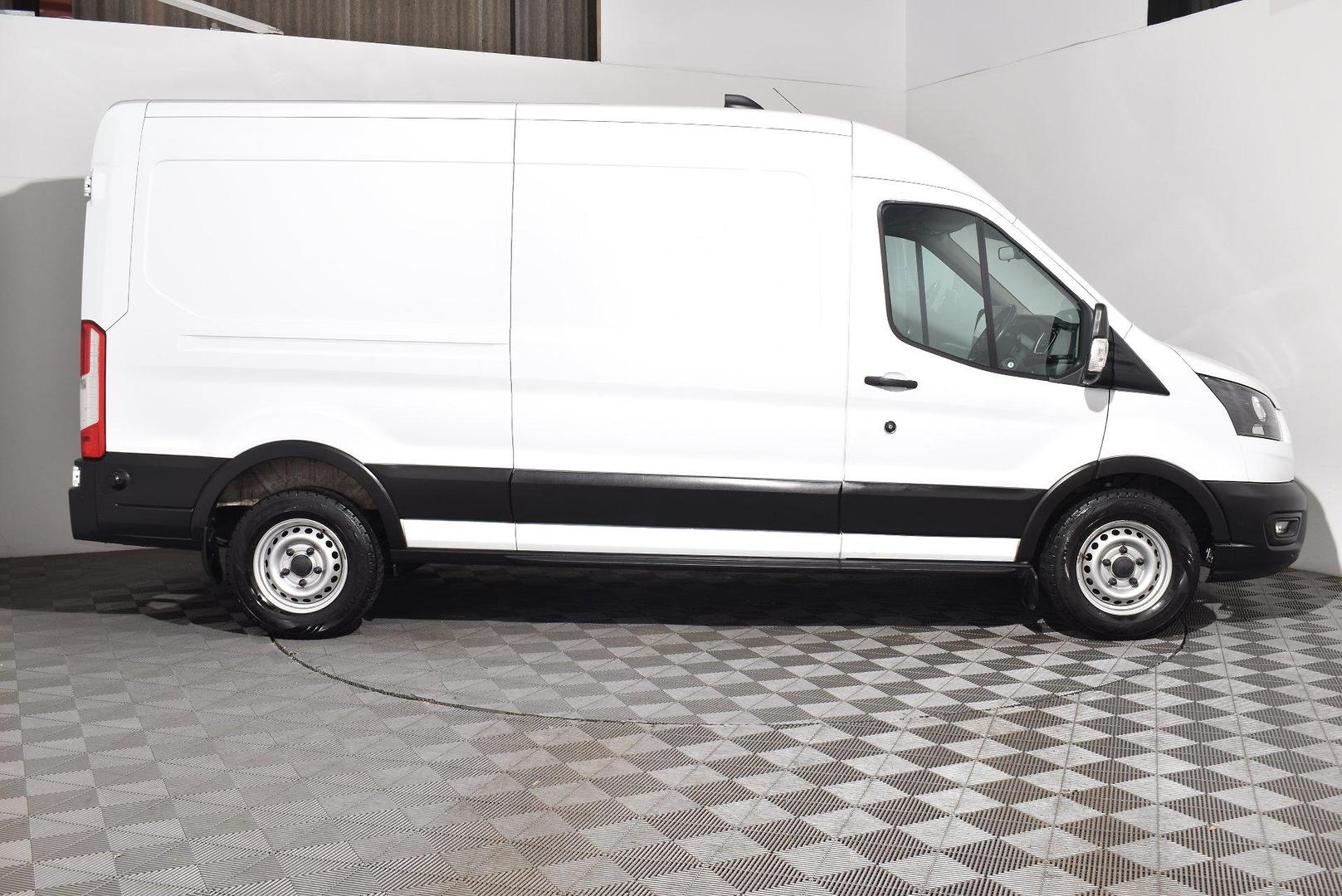 2023 Ford Transit 350L — photo 9