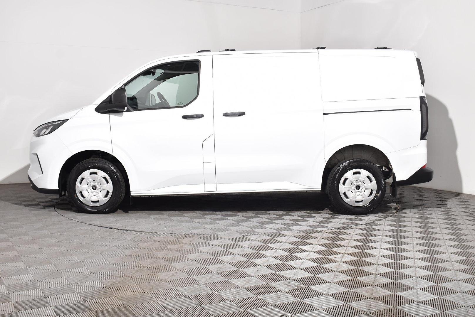 2024 Ford Transit Custom Trend SWB — photo 10