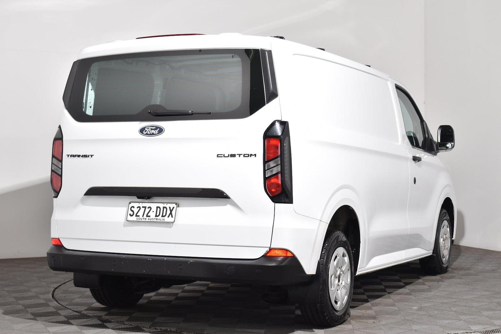 2024 Ford Transit Custom Trend SWB — photo 13