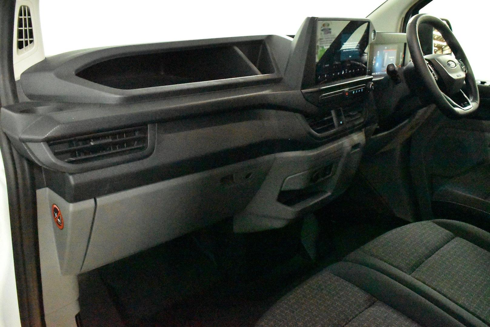 2024 Ford Transit Custom Trend SWB — photo 6