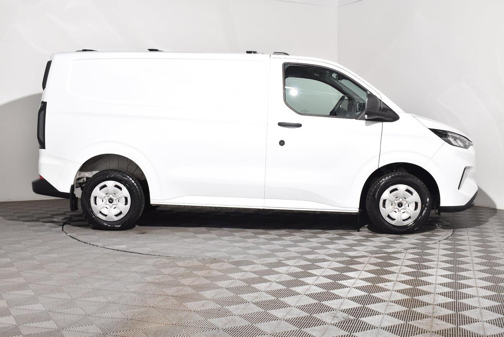 2024 Ford Transit Custom Trend SWB — photo 9