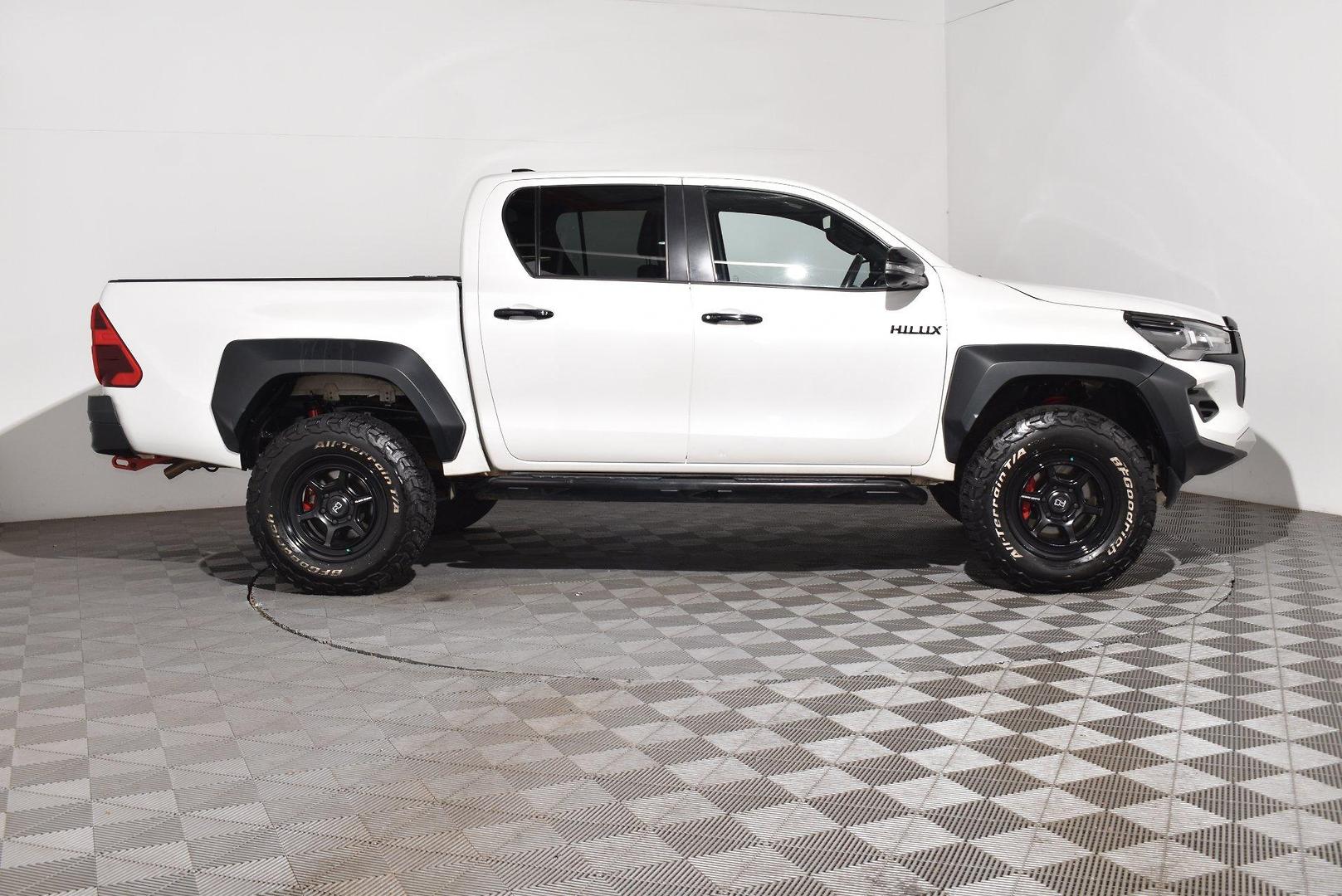 2024 Toyota Hilux GR Sport — photo 10