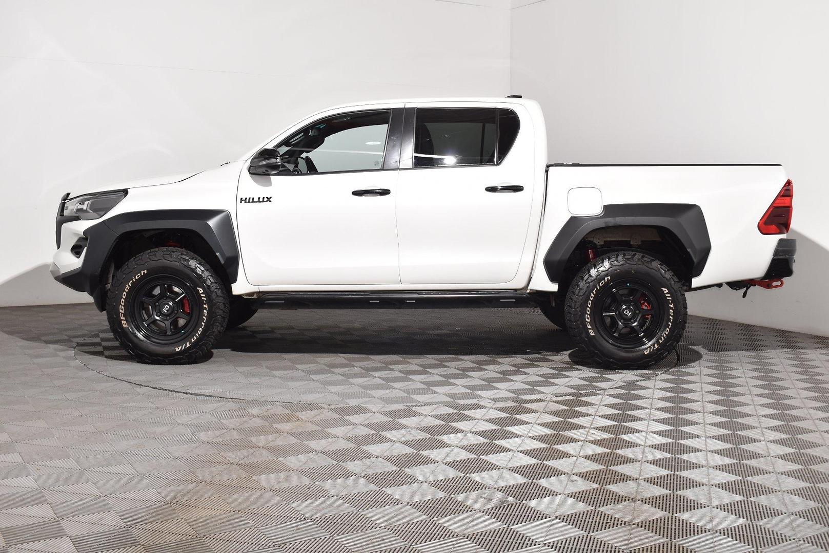 2024 Toyota Hilux GR Sport — photo 11