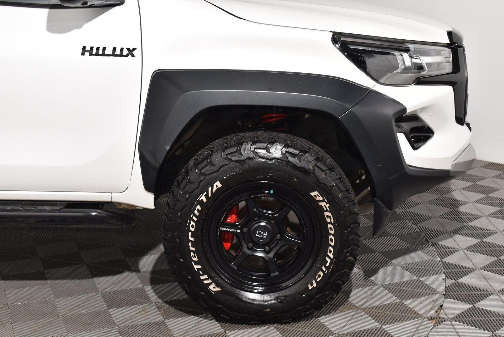 2024 Toyota Hilux GR Sport — photo 18