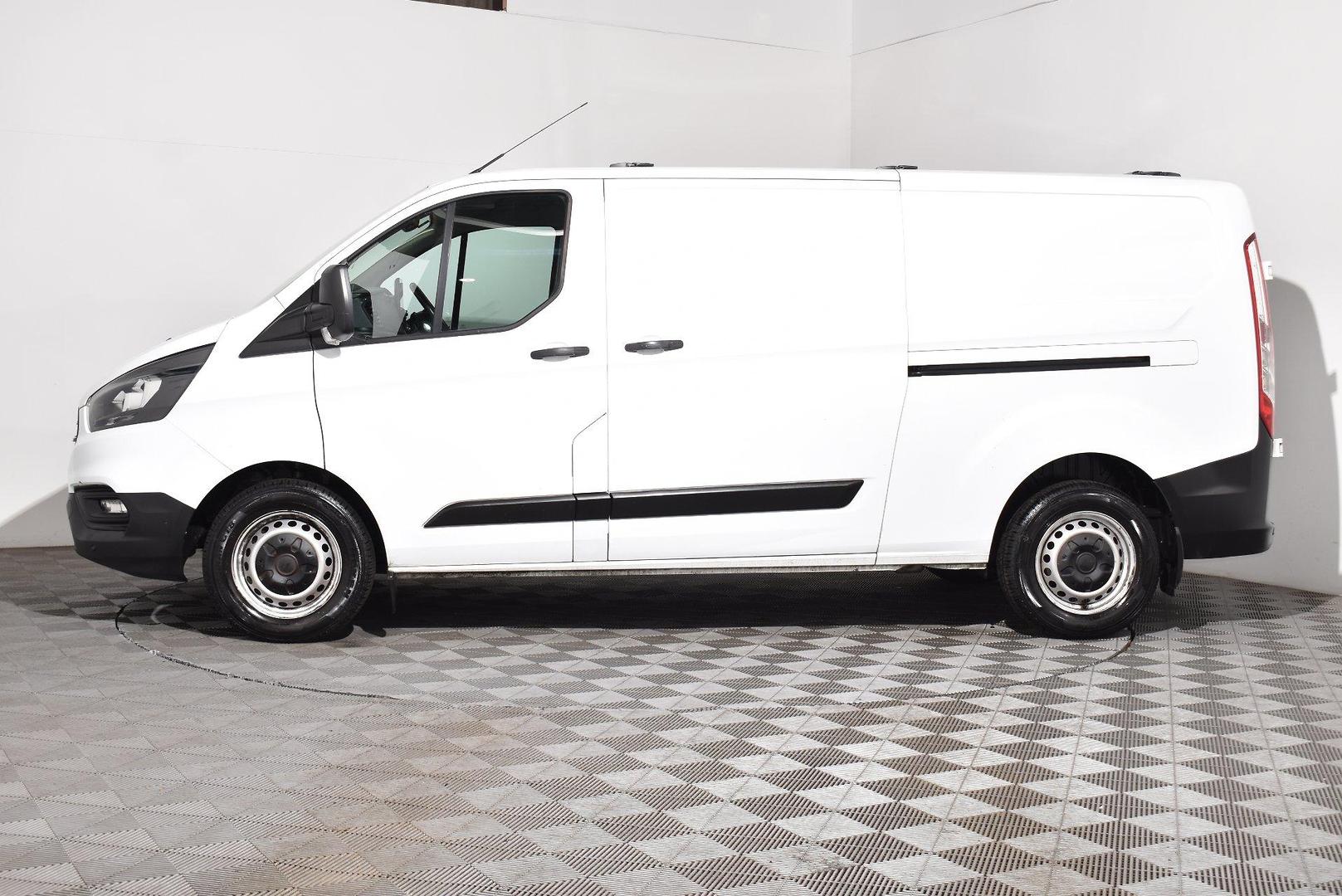2020 Ford Transit Custom 340L — photo 10