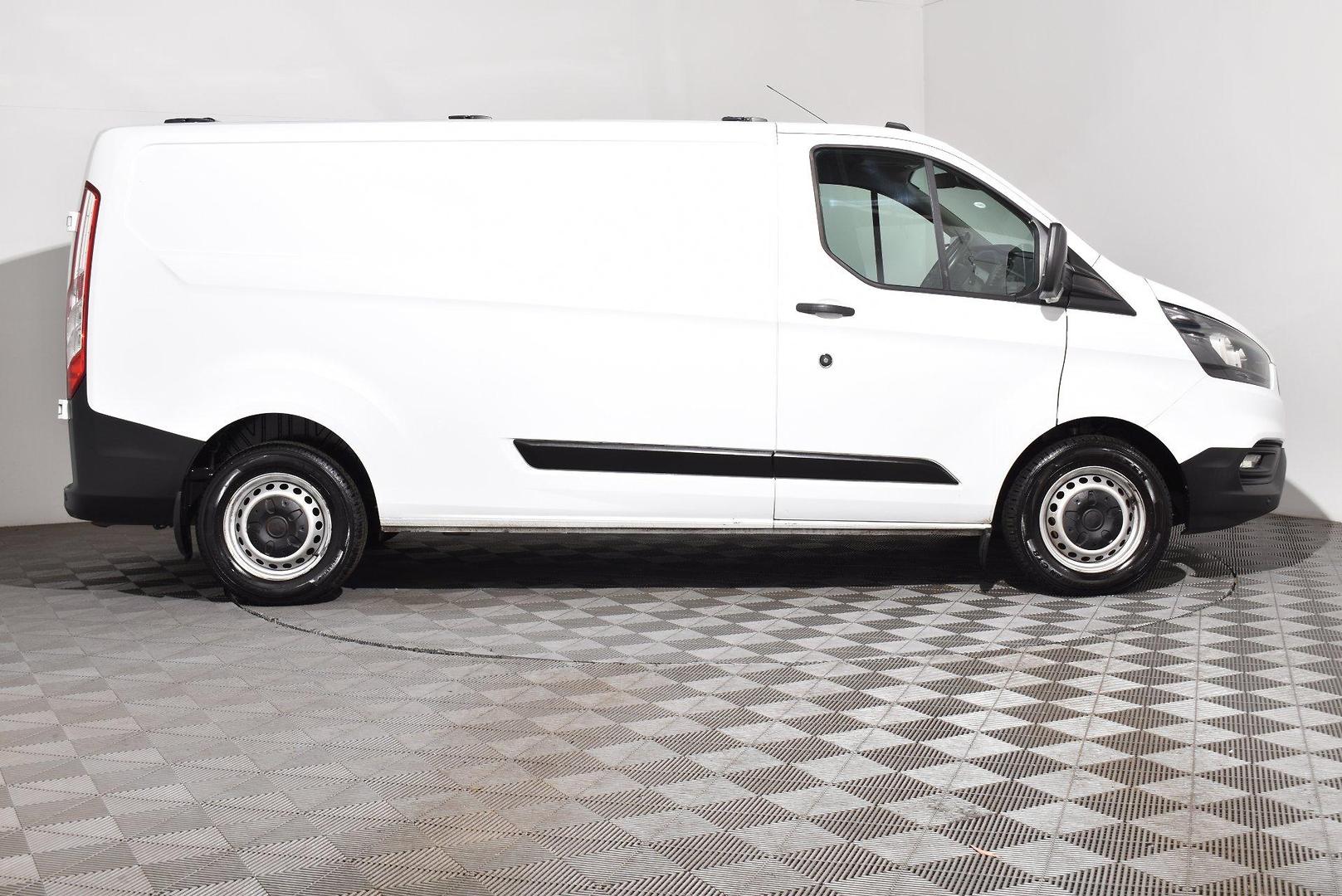 2020 Ford Transit Custom 340L — photo 9