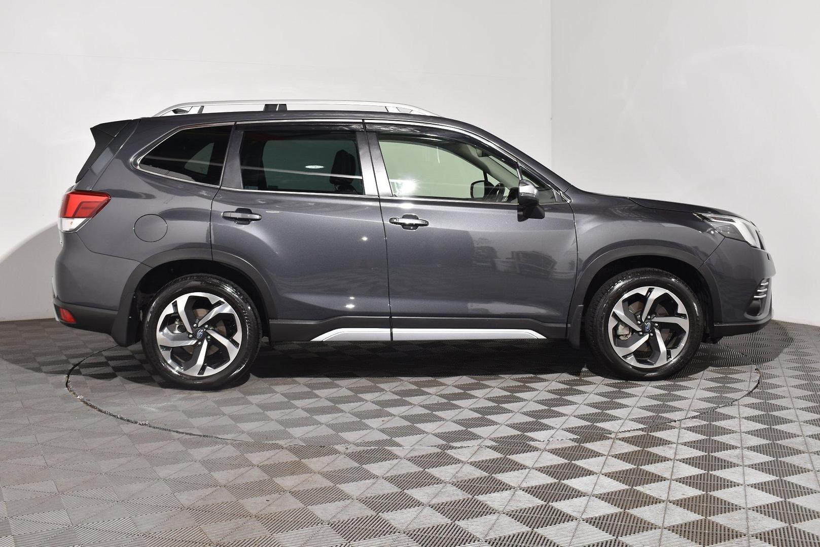 2022 Subaru Forester 25iS — photo 9