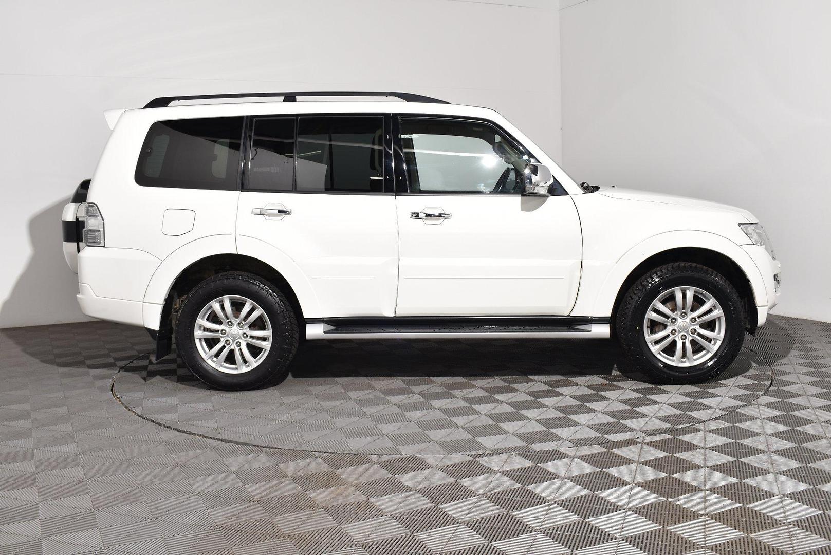 2020 Mitsubishi Pajero GLS — photo 10