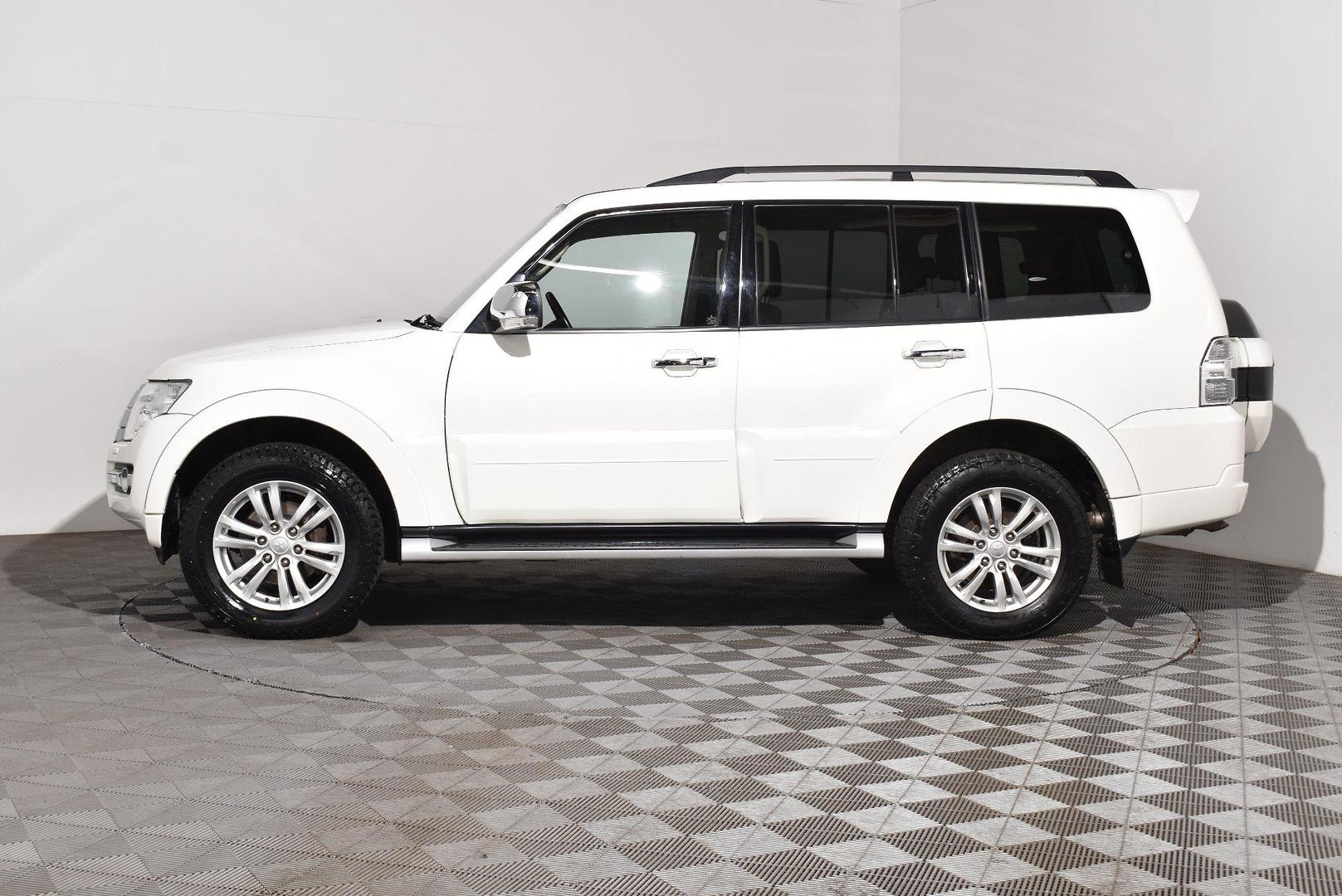 2020 Mitsubishi Pajero GLS — photo 11